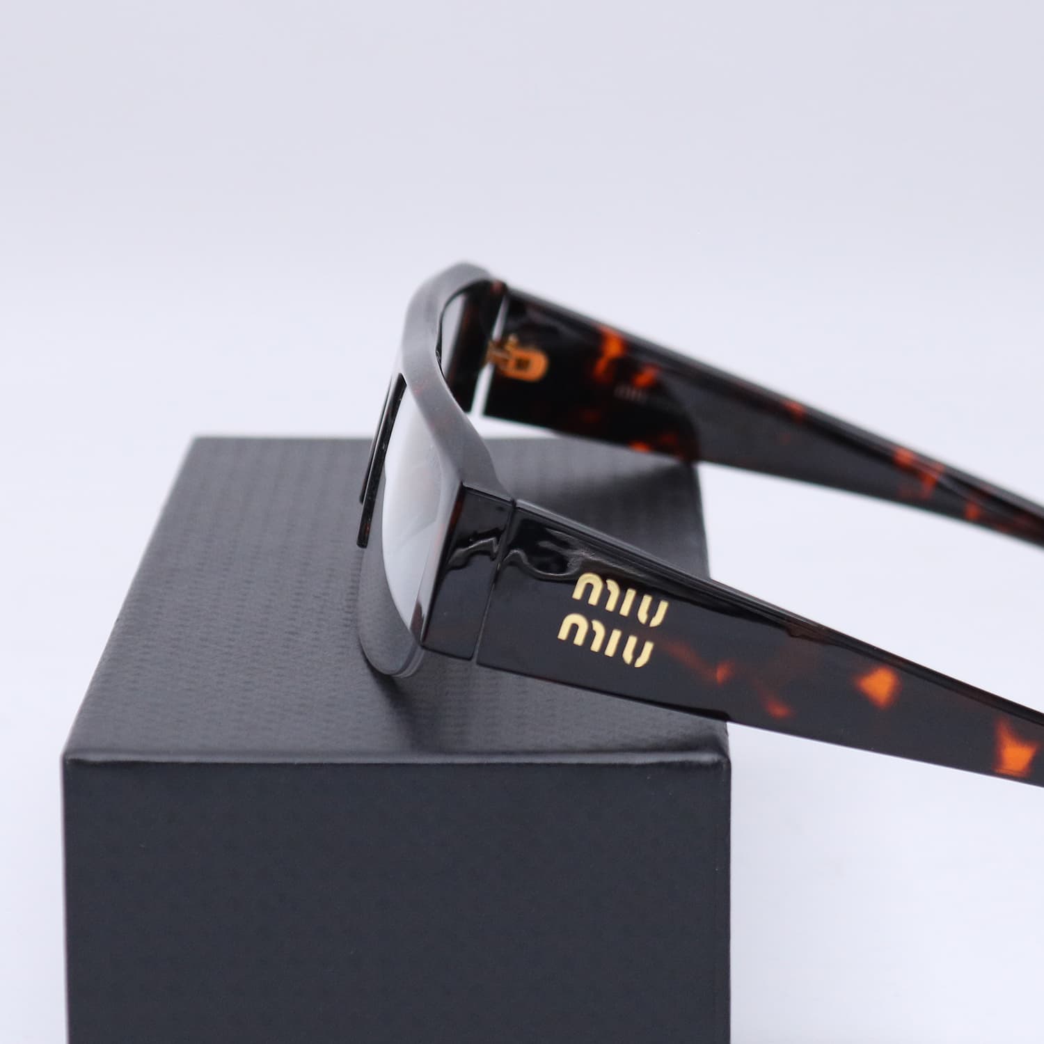 عینک از برند MIU MIU کد 4073 — تصویر ۳