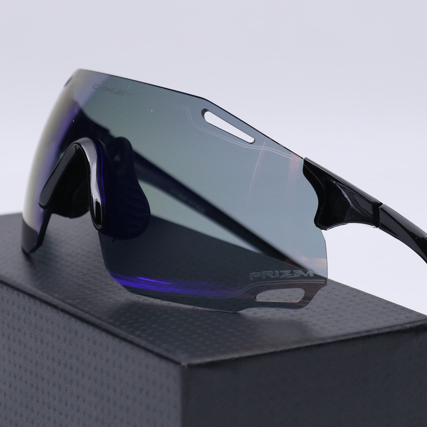 عینک از برند OAKLEY کد 4072 — تصویر ۲
