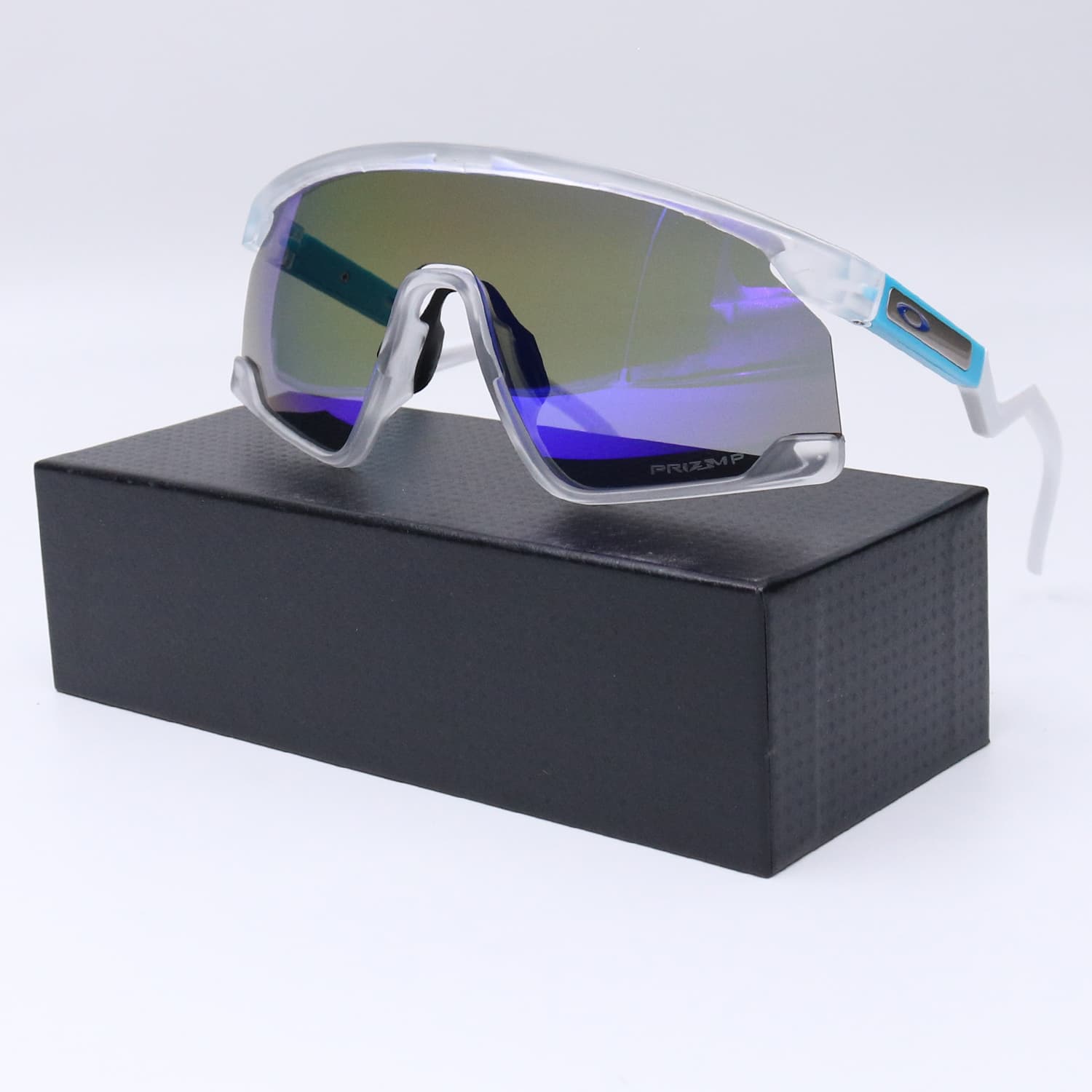 عینک ورزشی از برند OAKLEY کد 4037