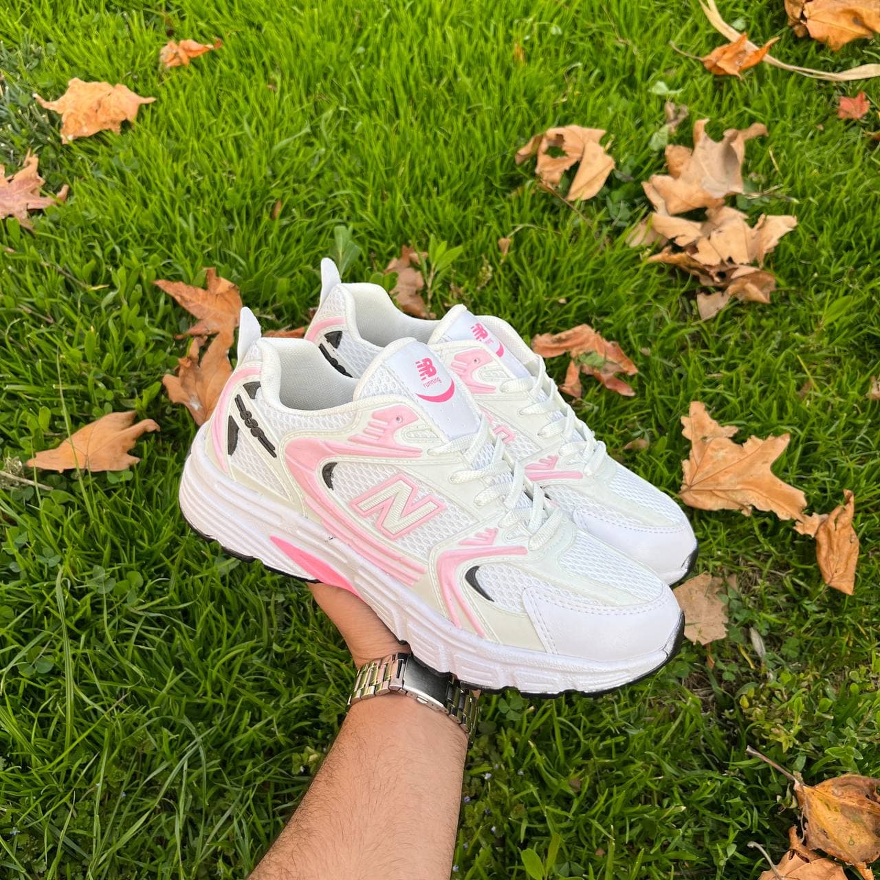 کتونی نیوبالانس 530 زنانه سفید صورتی New Balance کد 245 — تصویر ۲
