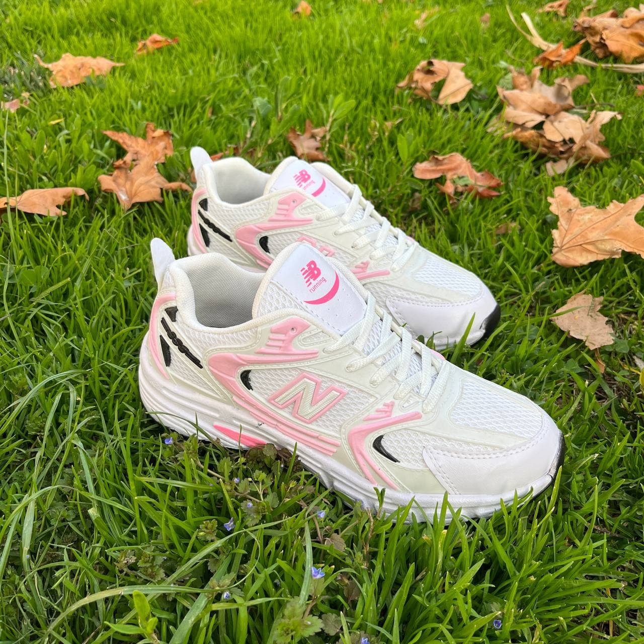 کتونی نیوبالانس 530 زنانه سفید صورتی New Balance کد 245 — تصویر ۴