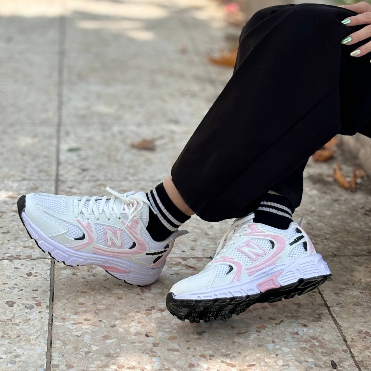 کتونی نیوبالانس 530 زنانه سفید صورتی New Balance کد 245 — تصویر ۳
