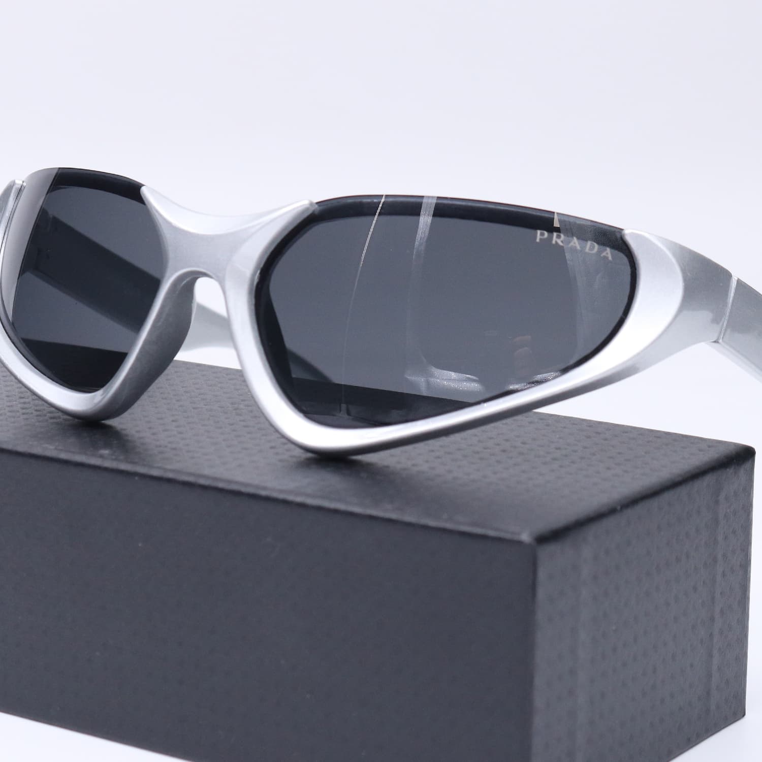 عینک از برند PRADA کد 4008 — تصویر ۲