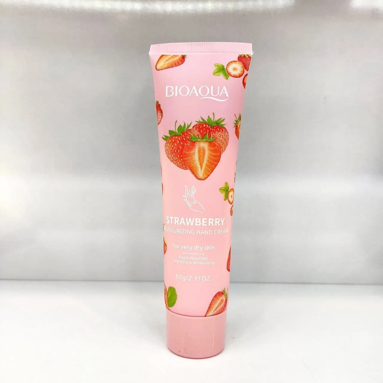 کرم مرطوب کننده دست توت فرنگی Bioaqua