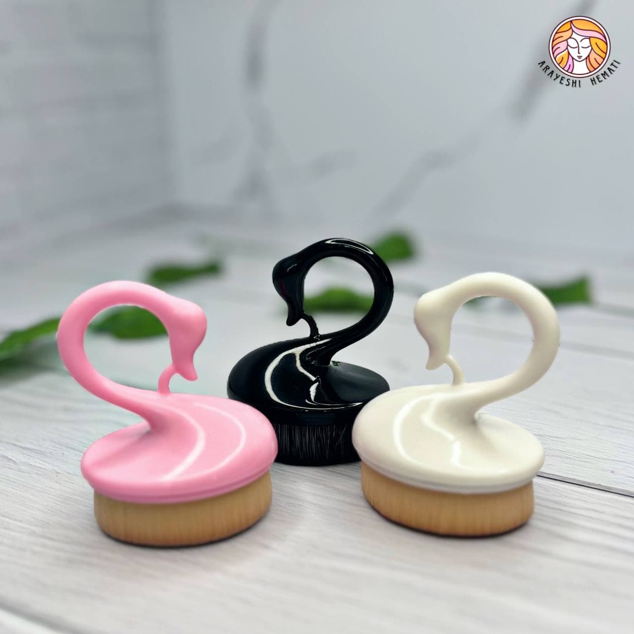براش متراکم آرایشی طرح قو — تصویر ۶