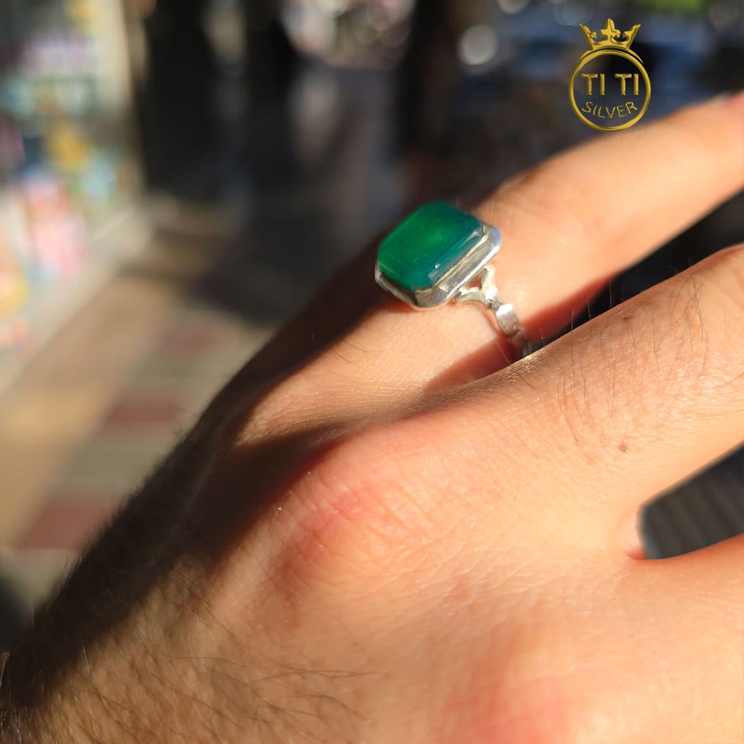 انگشتر مردانه عقیق سبز اصل نقره 090 — تصویر ۳