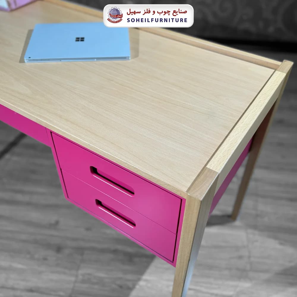 میز تحریر پرفروش آمازون 2025 (صورتی و خودرنگ چوب) — تصویر ۲