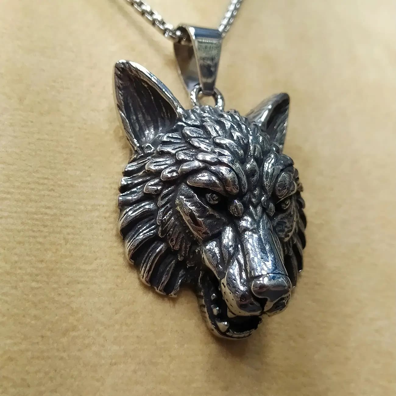 گردنبند استیل گرگ WOLF | پلاک سر گرگ سه‌بعدی با جزئیات فوق‌العاده — تصویر ۴