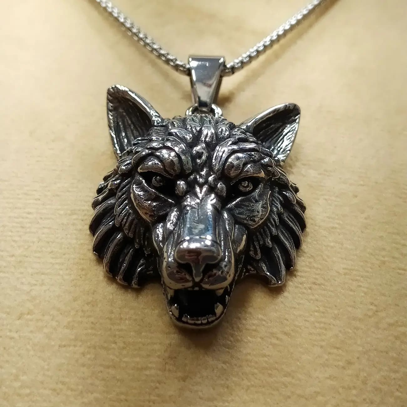 گردنبند استیل گرگ WOLF | پلاک سر گرگ سه‌بعدی با جزئیات فوق‌العاده — تصویر ۳