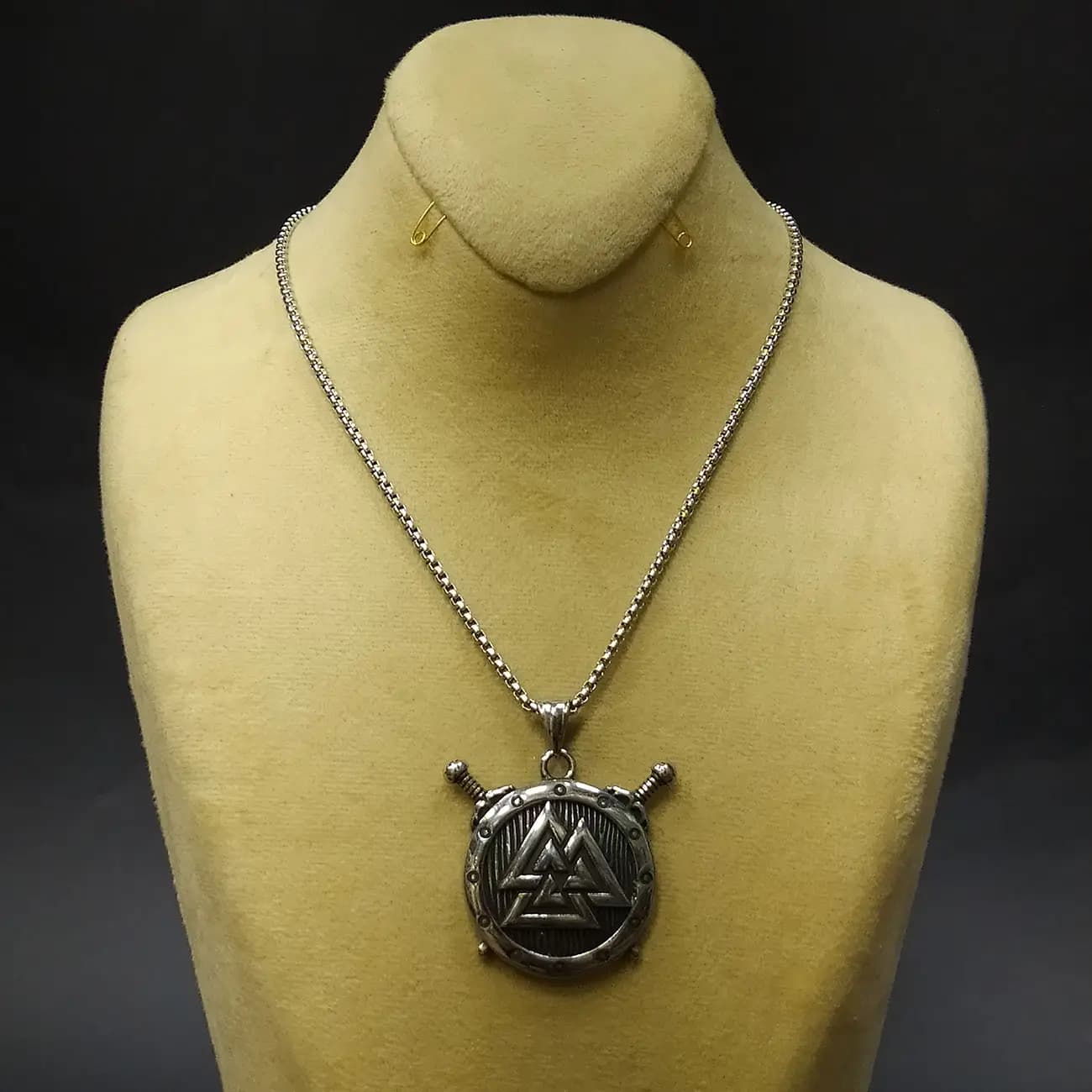 گردنبند استیل والکنوت شمشیر و سپر | گردنبند وایکینگی Valknut با نماد قدرت نوردیک