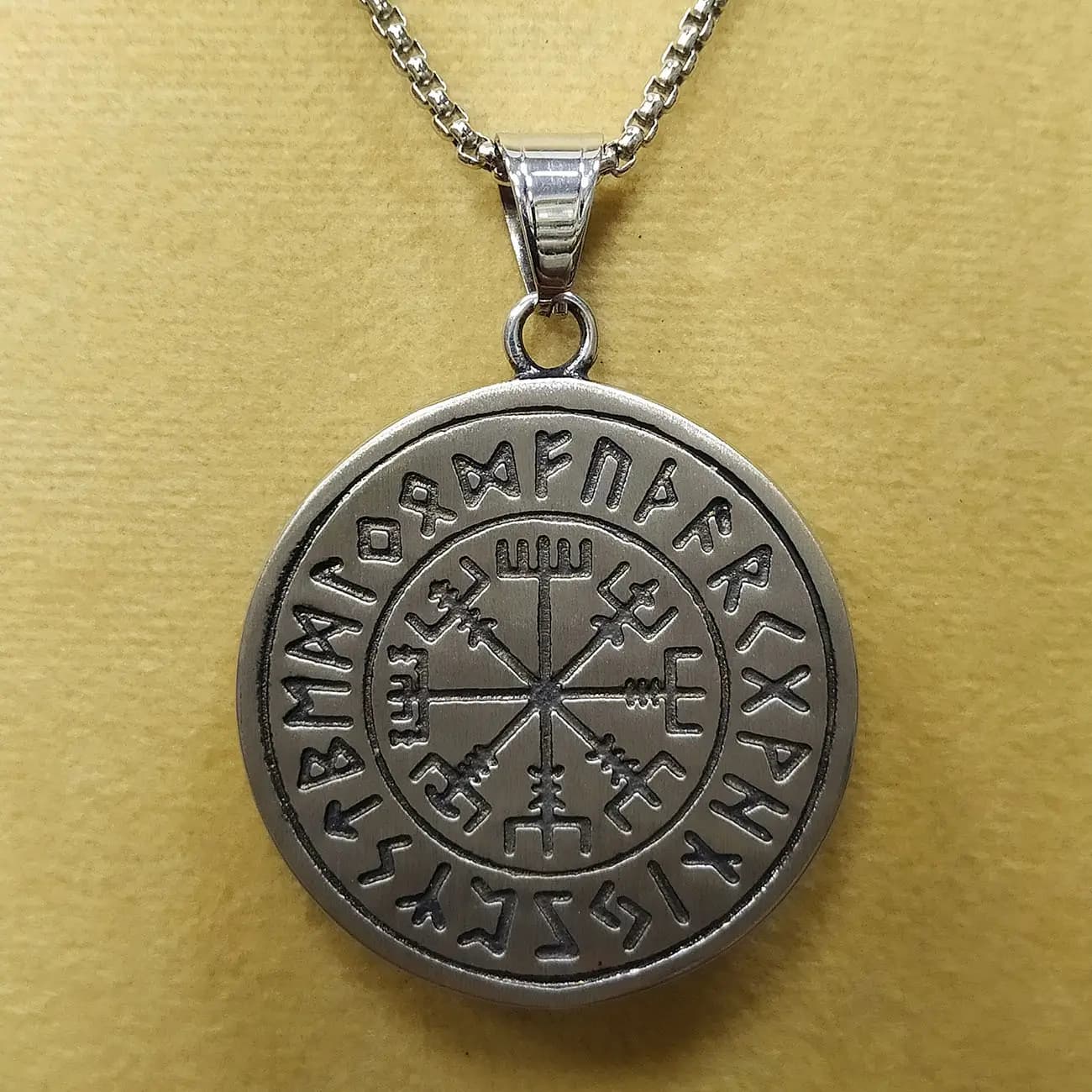 گردنبند استیل دورو گرگ و قطب‌نمای وایکینگی | مدال نوردیک Viking Compass با نماد Wolf — تصویر ۴