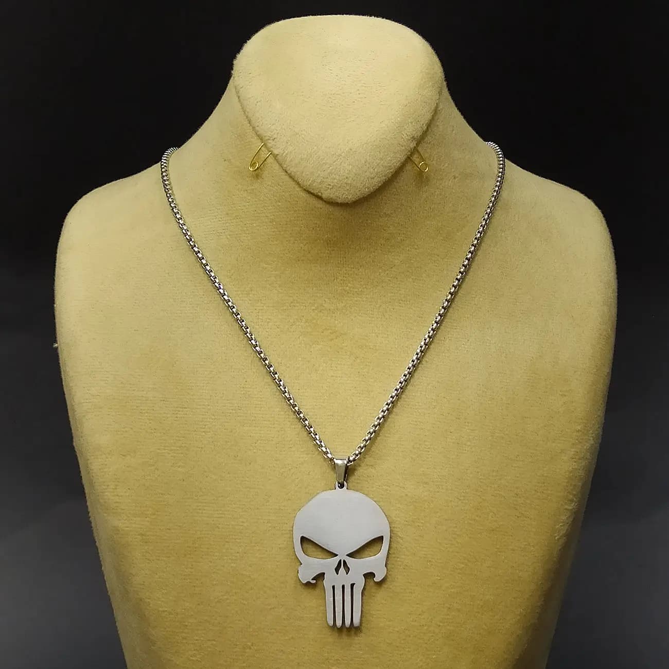 گردنبند استیل پانیشر | پلاک Punisher Skull با طراحی خاص و استایل دارک و استریت فشن