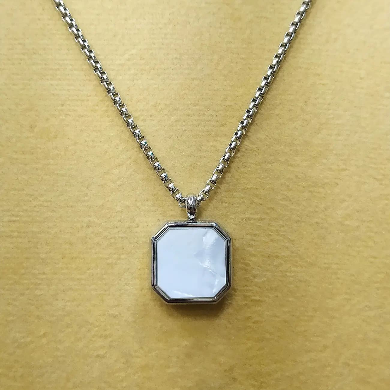 گردنبند استیل اونیکس | پلاک Onyx طرح سنگ با استایل مینیمال و شیک — تصویر ۳