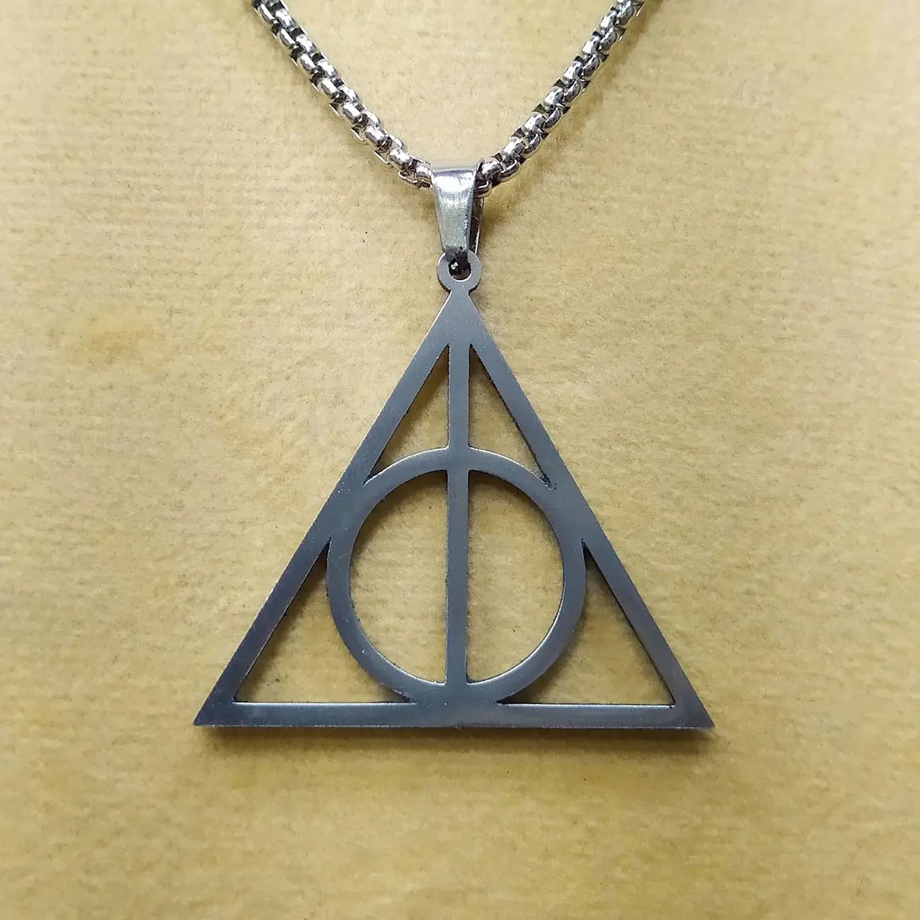 گردنبند استیل یادگاران مرگ | پلاک Deathly Hallows الهام‌گرفته از دنیای هری پاتر — تصویر ۲