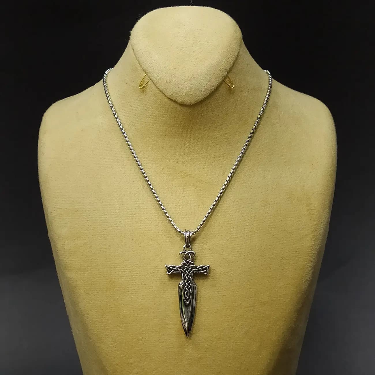 گردنبند استیل شمشیر صلیب | پلاک Sword Cross با طراحی گوتیک و جنگجویی