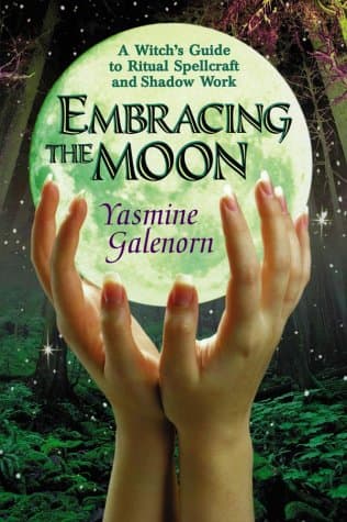 کتاب Embracing the Moon اثر Yasmine Galenorn | نسخه انگلیسی