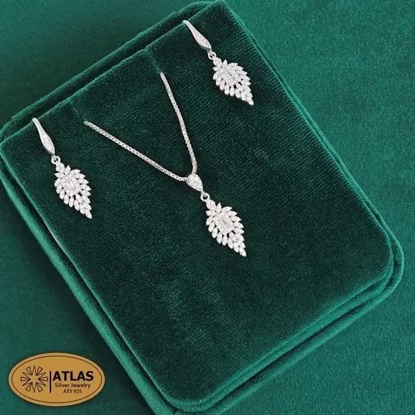 نیم ست نقره جواهری زنانه با نگین های برلیان 5.7 گرمی نقره اصل 925