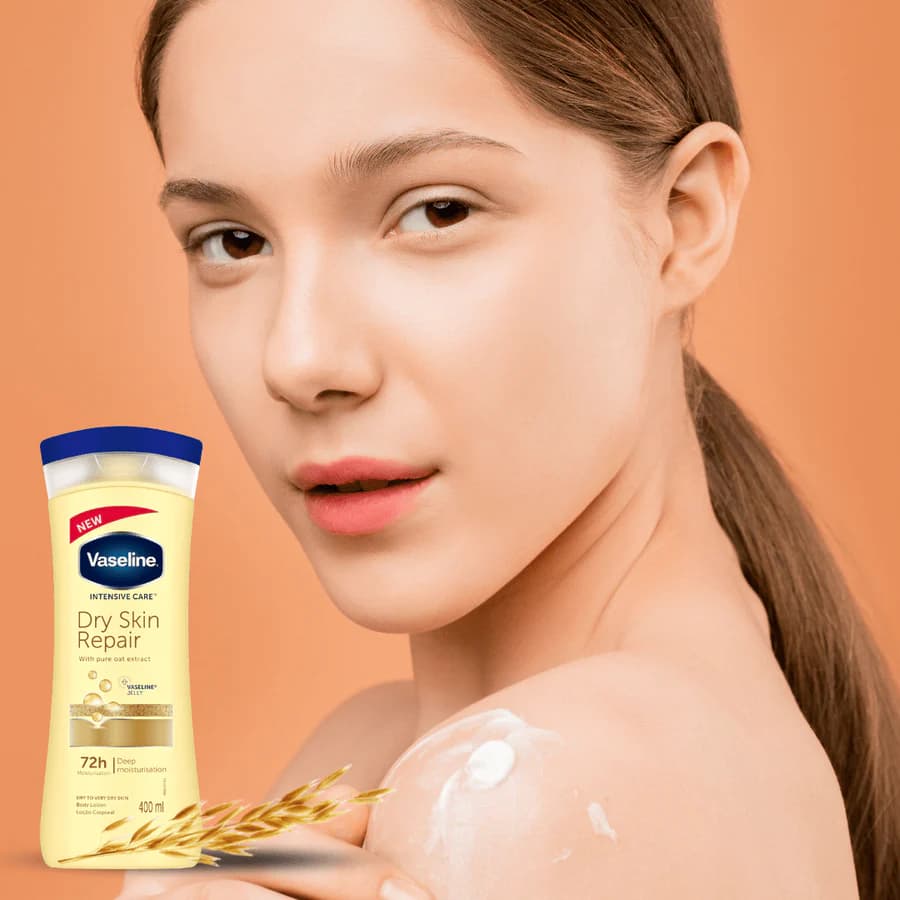 لوسیون ترمیم و مرطوب کننده بدن وازلین مدل Dry Skin Repair مناسب پوست خشک 400 میل — تصویر ۳