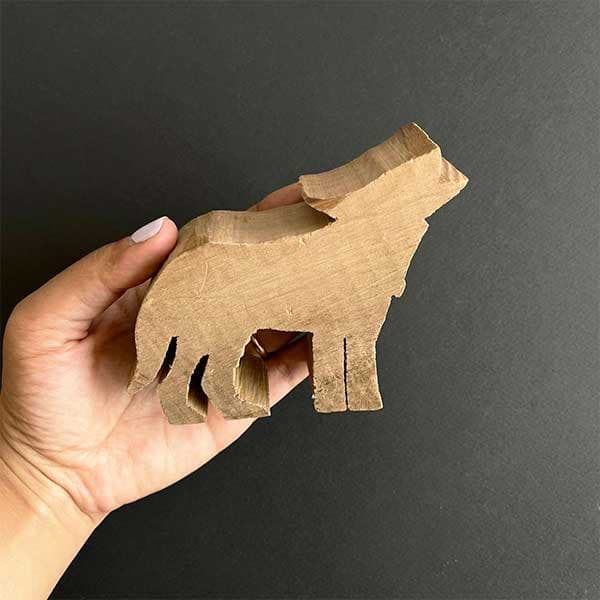 چوب پیکر تراشی دوربری شده مدل گرگ طول 13 سانتی متر — تصویر ۲