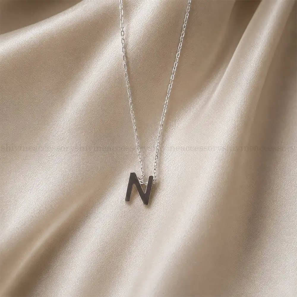 گردنبند زنانه نقره ای حرف N — تصویر ۲