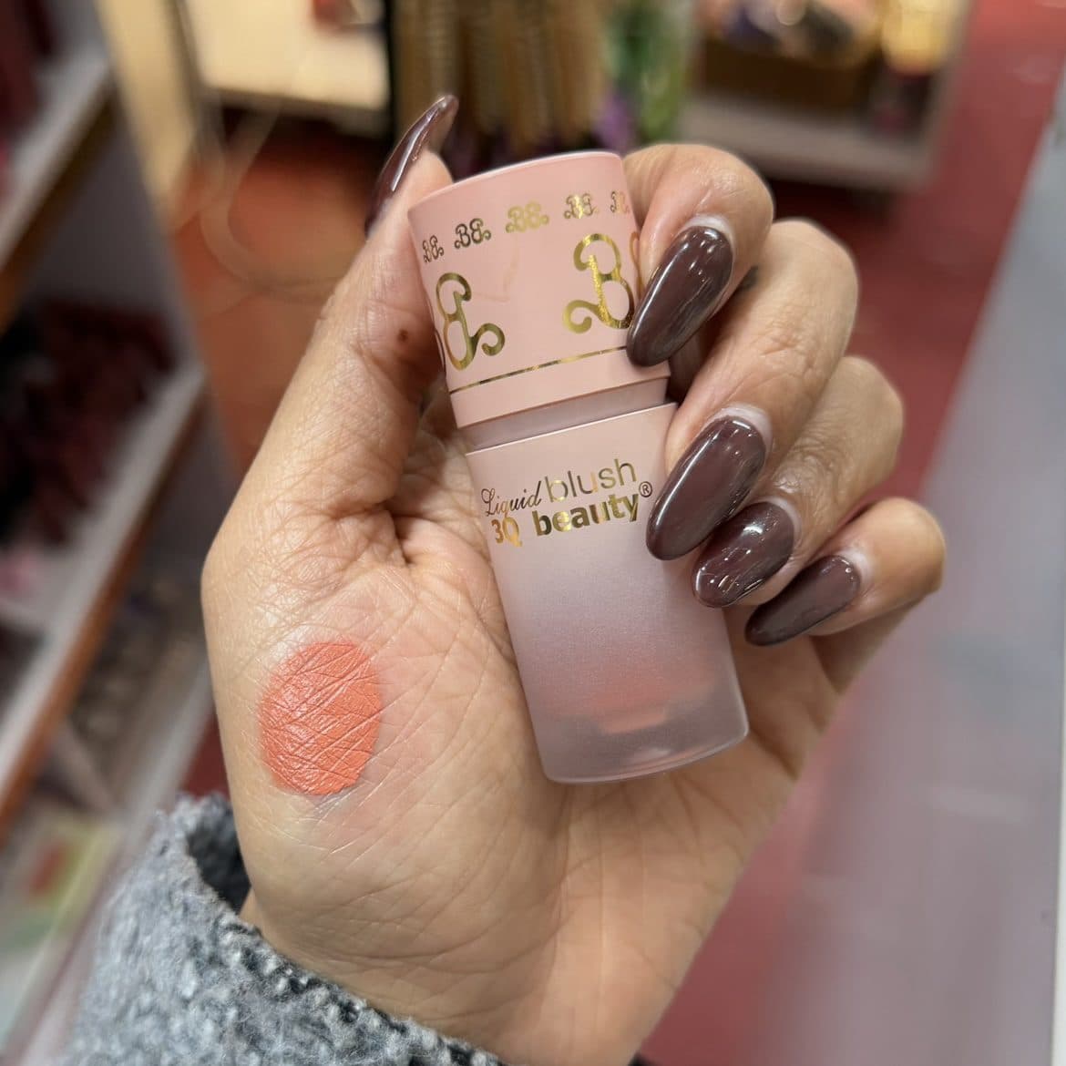 رژگونه مایع پددار تری‌کیو بیوتی — تصویر ۸