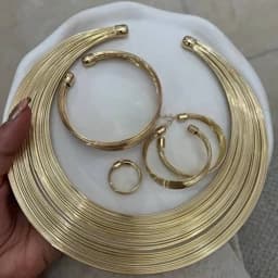 ست و سرویس کامل گردنبند طوق و دستبند و انگشتر و گوشواره آبکاری نقره طرح سیمی چندرج رنگ ثابت کد tj (پس کرایه) — تصویر ۲