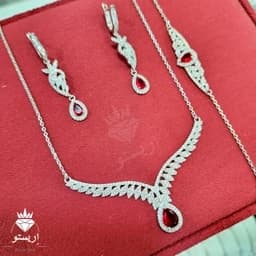 سرویس نقره زنانه جواهری نگین رنگی با عیار 925 و آبکاری طلاسفید بسیار خاص کپی طلا همراه با فاکتور و ارسال رایگان — تصویر ۲