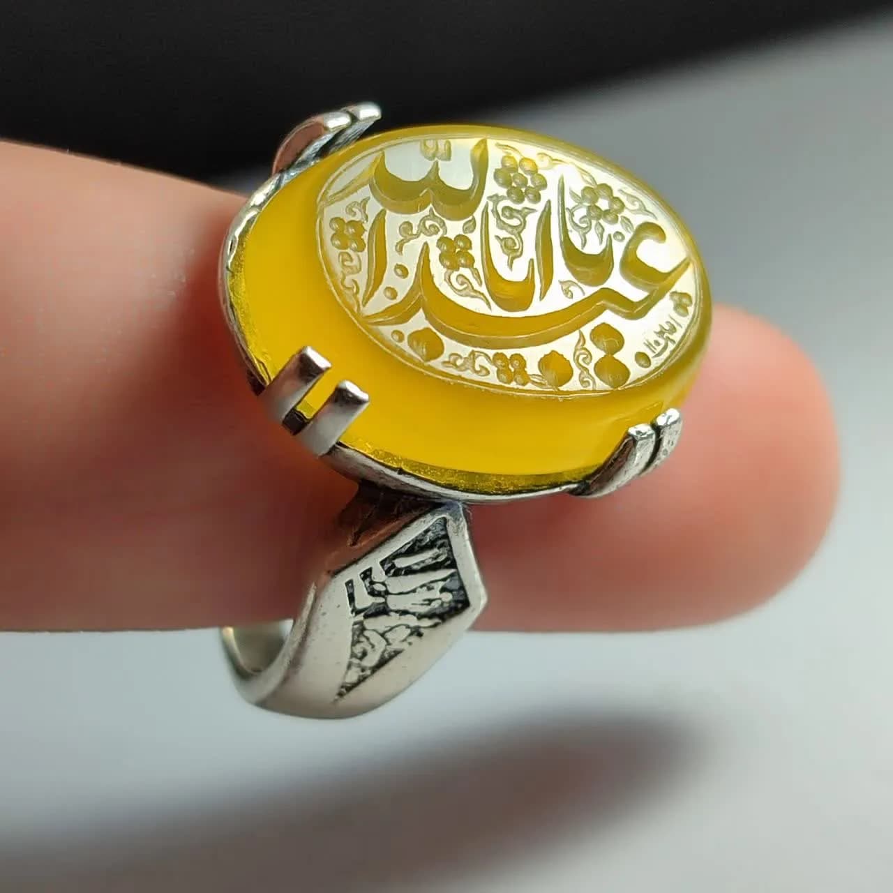 انگشتر نقره باسنگ شرف الشمس حکاکی یا اباعبدلله رکاب چهار چنگ کد 2464 — تصویر ۱۰