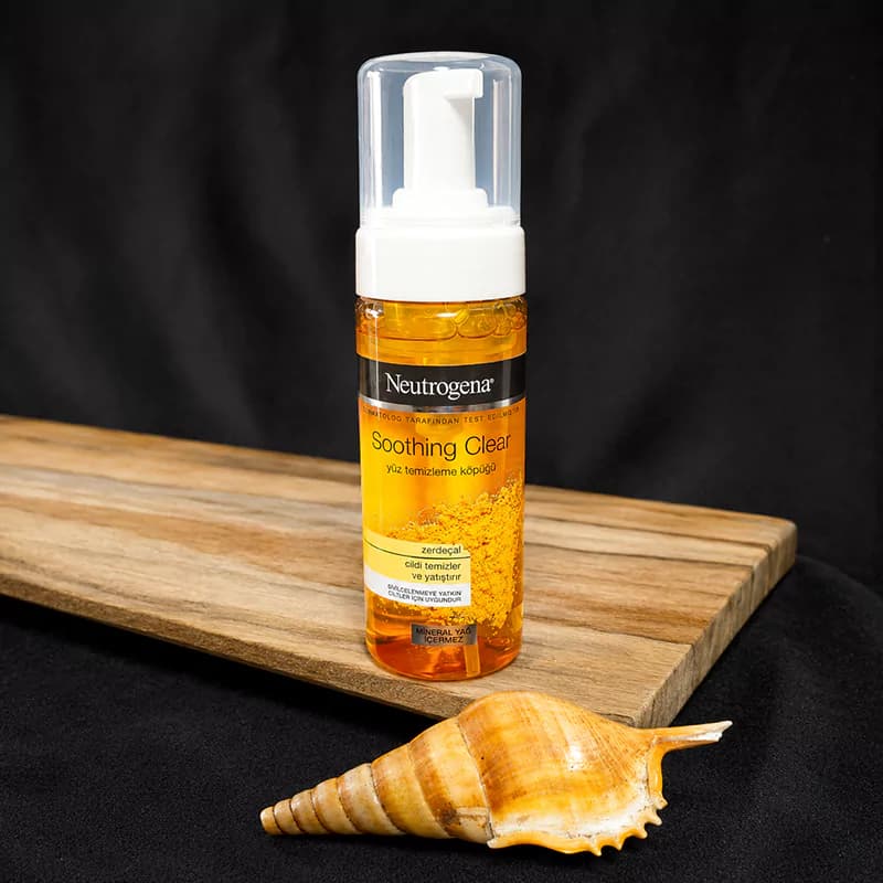 فوم شستشوی صورت زردچوبه نوتروژینا Neutrogena اصل 150 میل — تصویر ۳