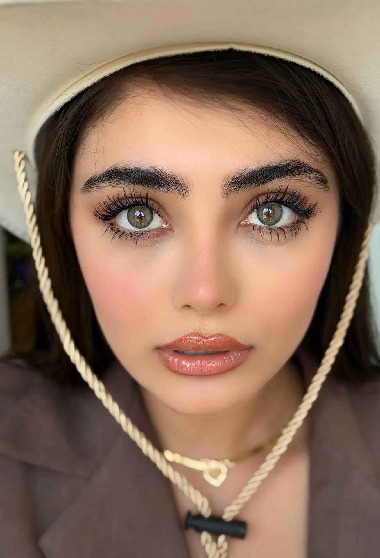 لنز رنگی چشم آلیانز (سبز طوسی با مرکزیت عسلی و دور مشکی)