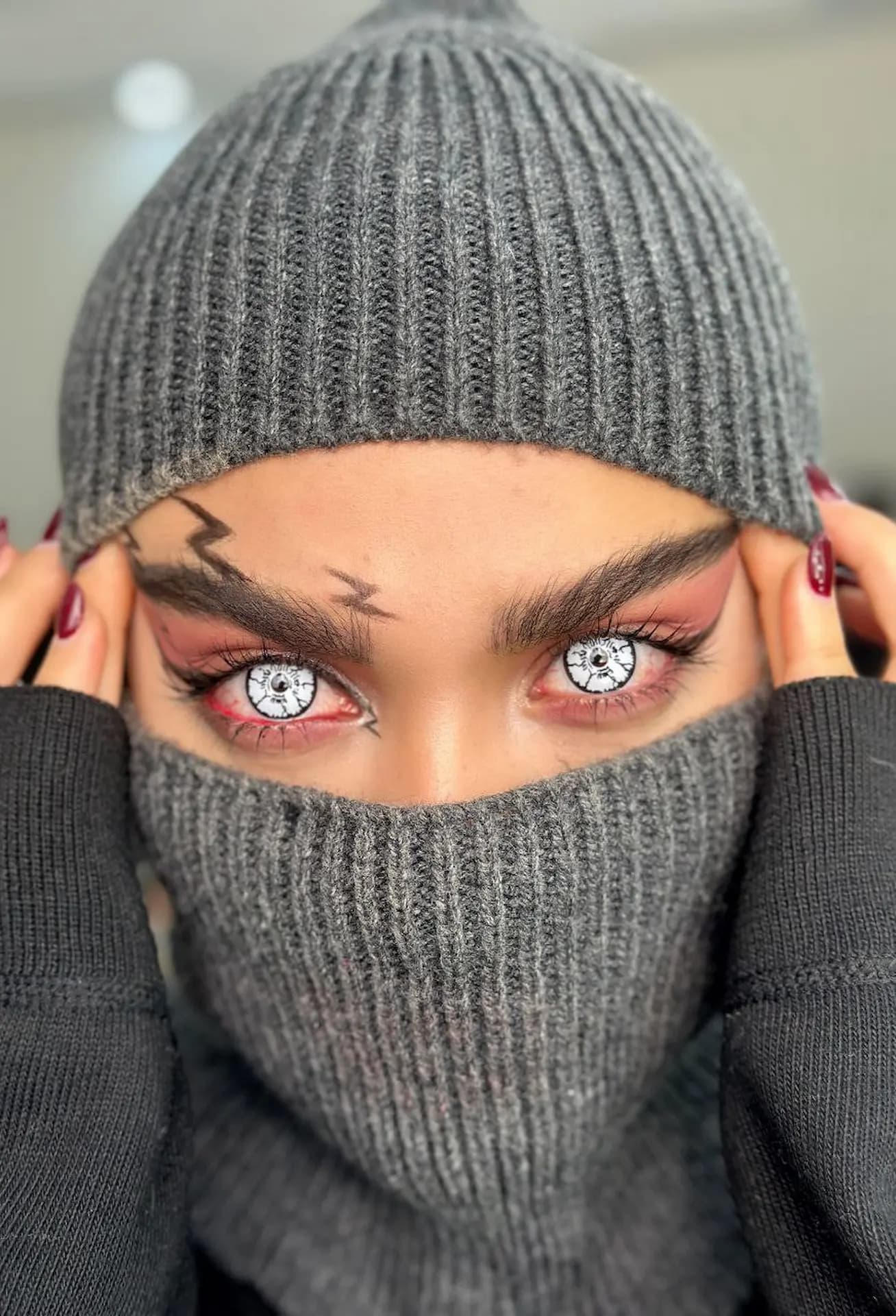 لنز سفید زامبی رگه دار