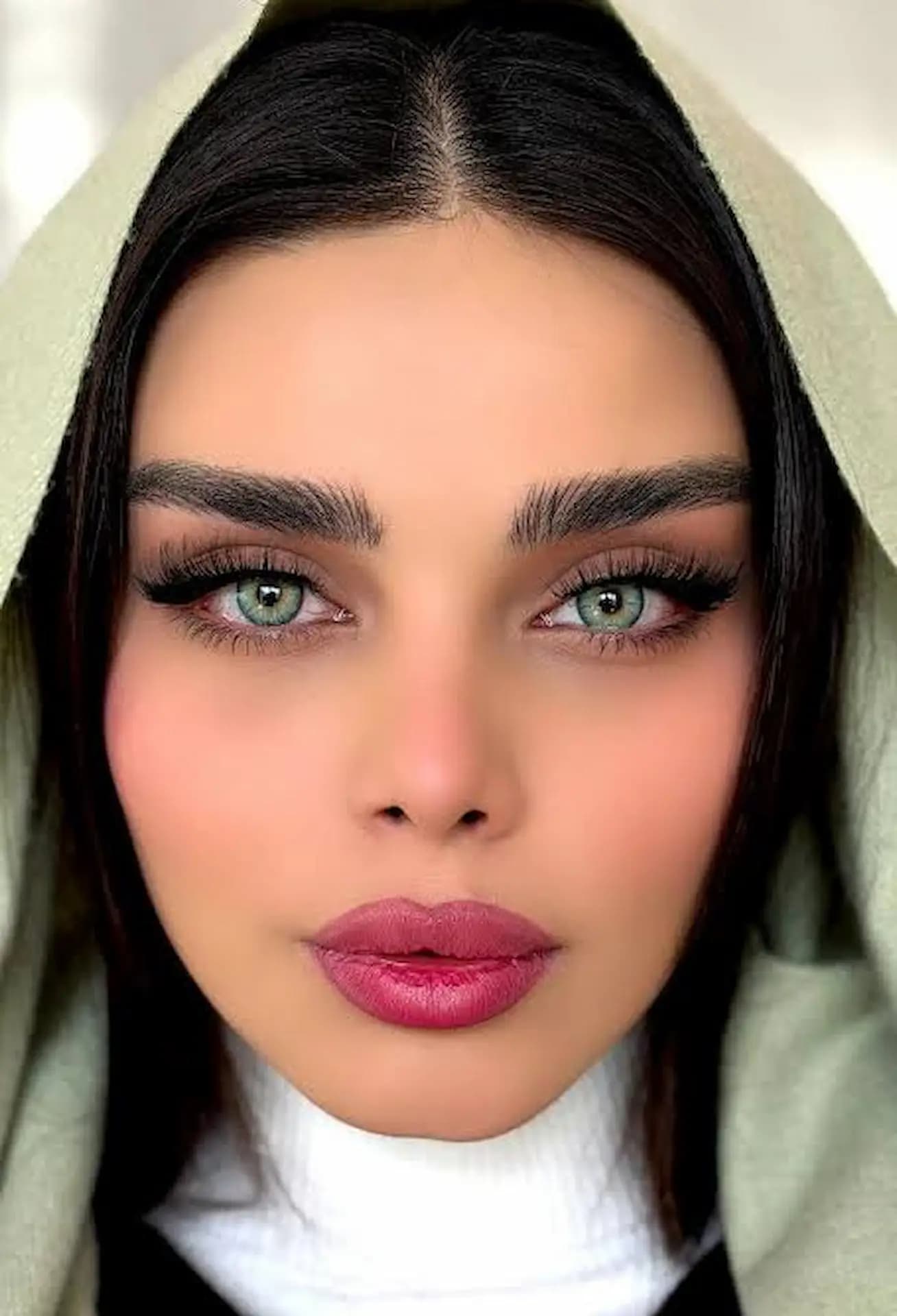 لنز سبز آبی باربی بلو برند یونیک