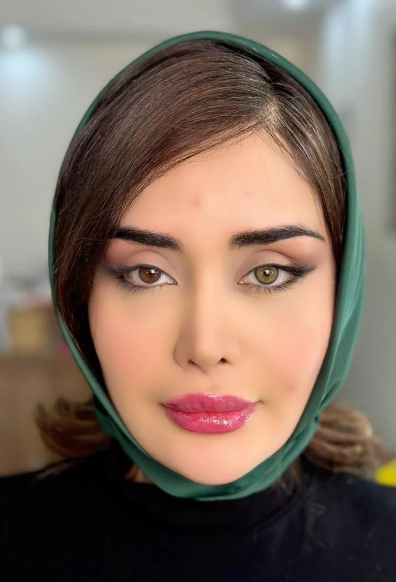 لنز سبز عسلی لیناریا برند یونیک