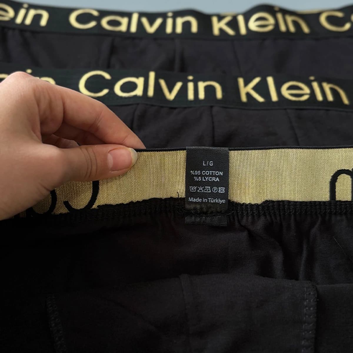 شورت نیم پا مردانه پک 3 عددی Calvin Klein کش کمر طلایی — تصویر ۲