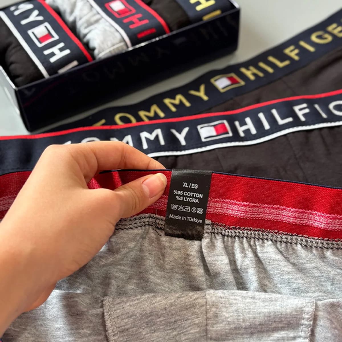 شورت نیم پا مردانه پک 3 عددی Tommy Hilfiger | کیفیت، راحتی و استایل کلاسیک — تصویر ۴