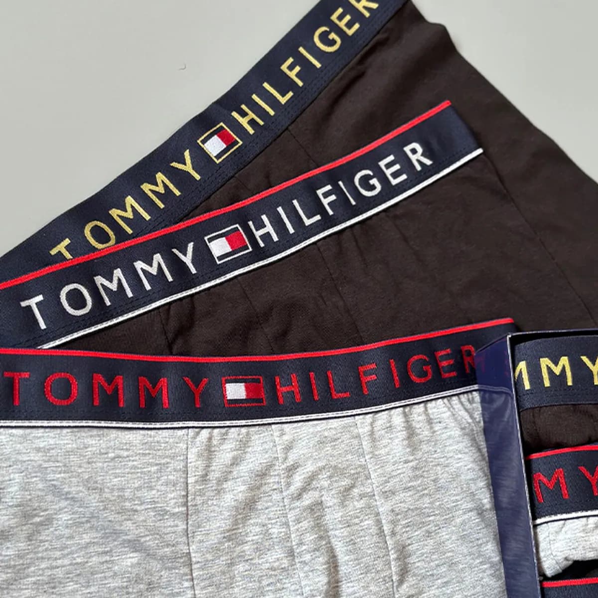 شورت نیم پا مردانه پک 3 عددی Tommy Hilfiger | کیفیت، راحتی و استایل کلاسیک — تصویر ۲