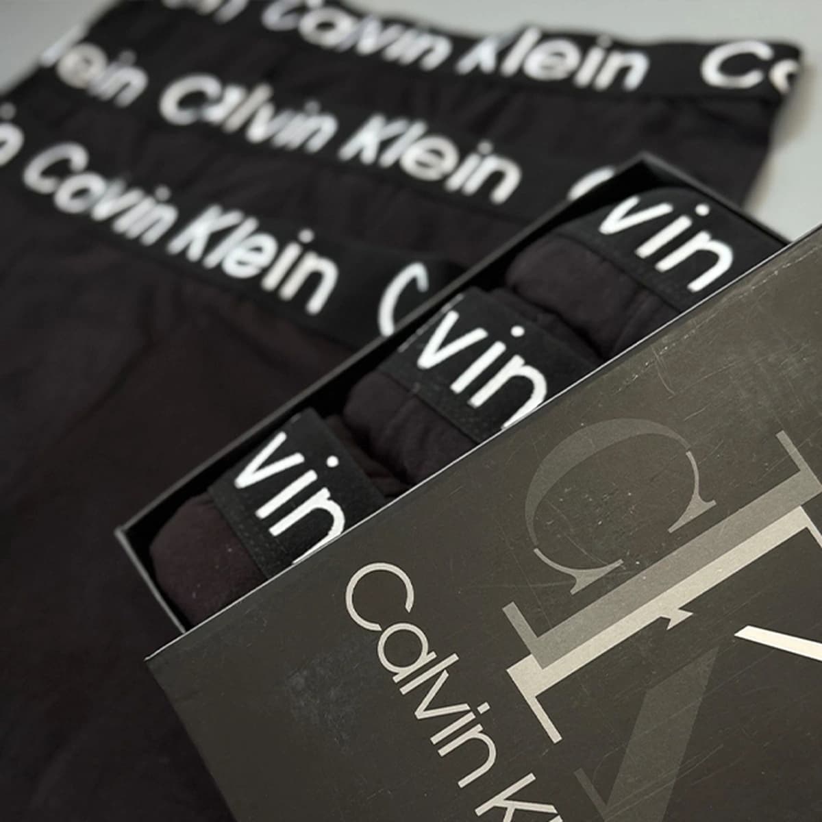پک ۳ عددی شورت نیم پا مردانه Calvin Klein رنگ مشکی | استایل شیک و راحت — تصویر ۶