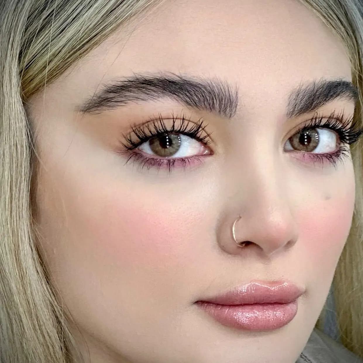 لنز براون(قهوه ای عسلی بدون دور) — تصویر ۲
