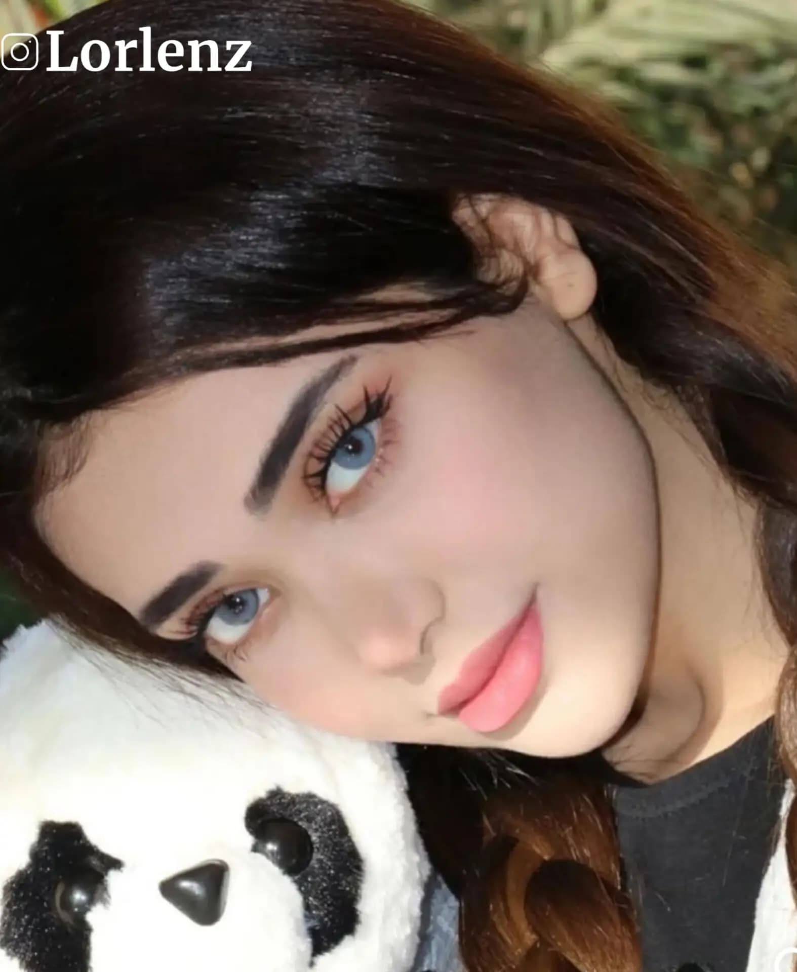 لنز طبی و رنگی نچرال بلو(آبی دور دار) — تصویر ۲