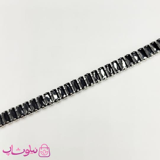 دستبند تنیسی زنانه نقره ای رنگ با نگین باگتی مشکی کد ۴۵۰ — تصویر ۲