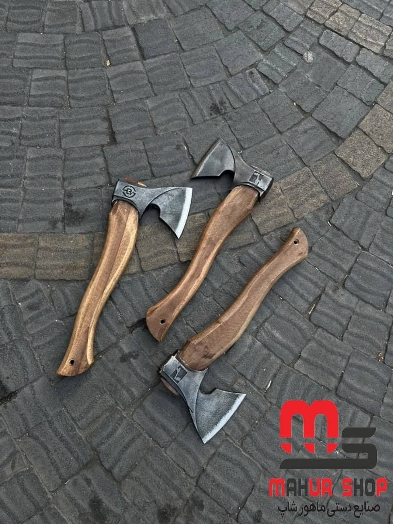 تبر طرح روسی نسبتا سنگین خوشدست برای شکستن هیزم