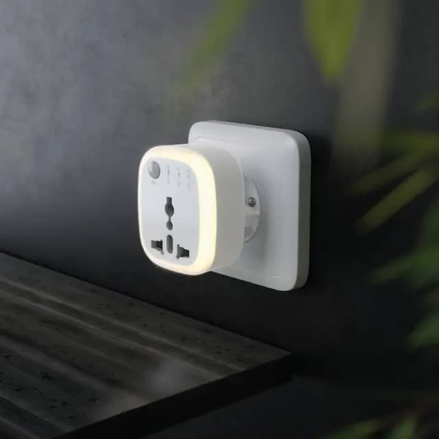 مبدل 3 به 2 چراغ دار تایمر دار گرین لاین Green Lion Universal Conversion Plug — تصویر ۳
