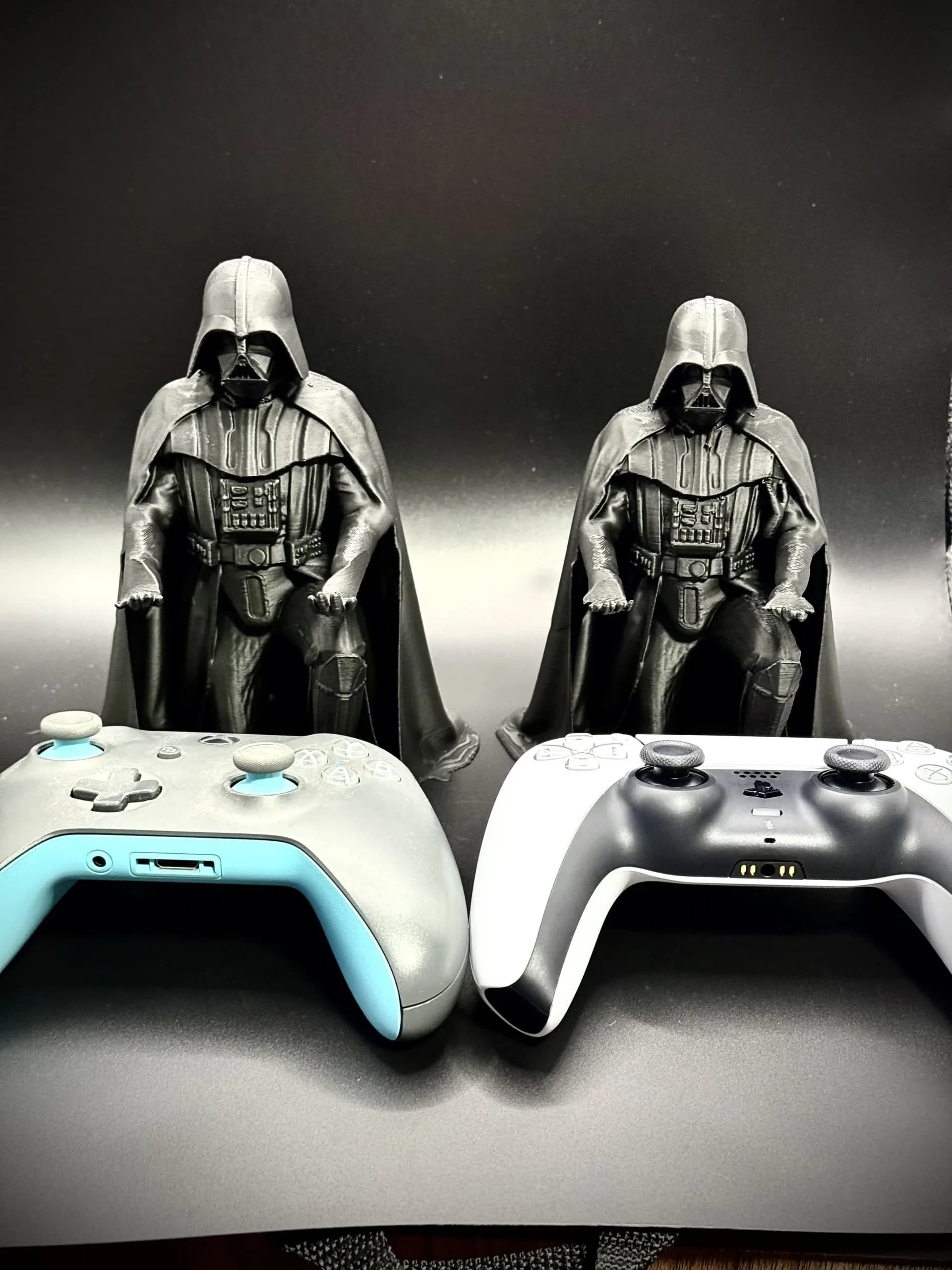 استند دسته بازی PS5 و Xbox طرح دارث ویدر — تصویر ۲