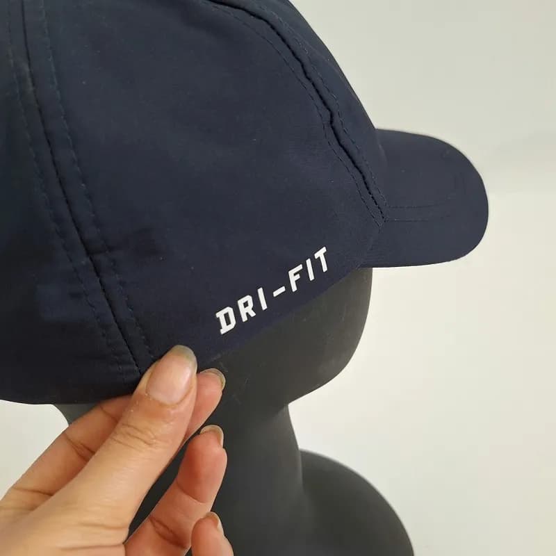 کلاه ورزشی شمعی نایک سرمه ای DRI-FIT — تصویر ۴