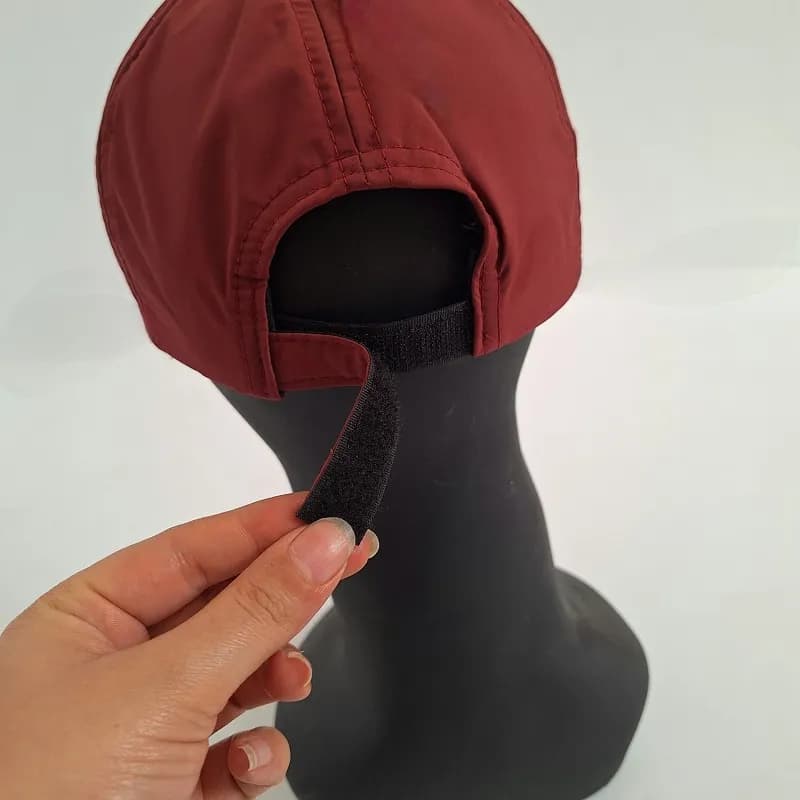 کلاه ورزشی شمعی نایک زرشکی DRI-FIT — تصویر ۳