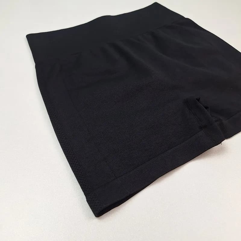 شورتک پشت چین دار اورجینال سیملس مشکی SH561 — تصویر ۵