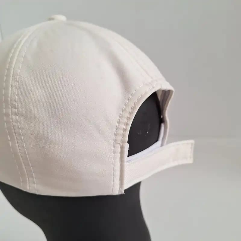 کلاه ورزشی شمعی نایک سفید DRI-FIT — تصویر ۶