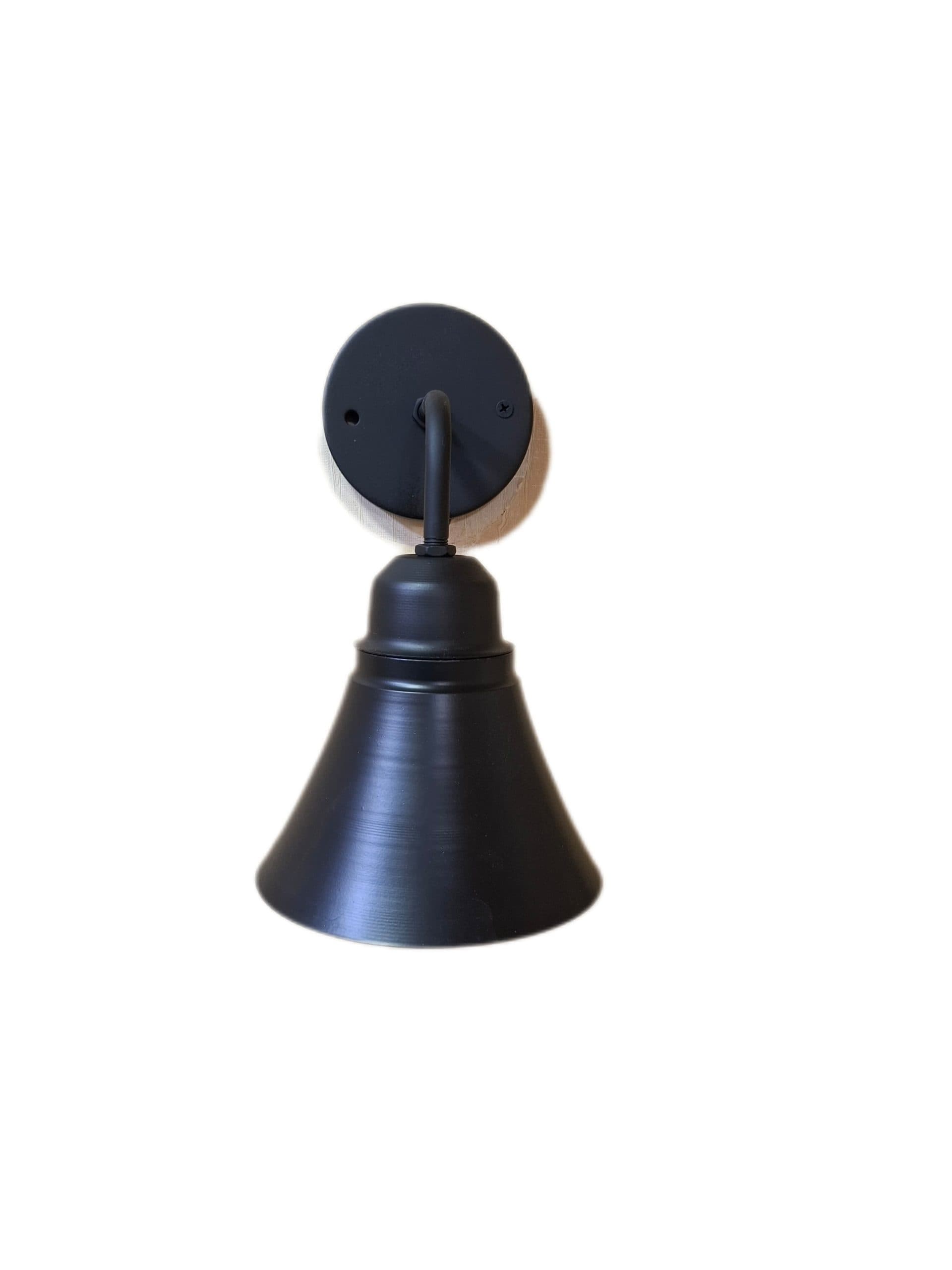 دیوارکوب مخروطی