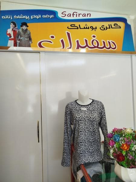 بلوز تمام گل زمینه مشکی اکسلنت — تصویر ۳