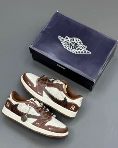 کفش کتونی مردانه تراویس اسکات ایر جردن 1 ان وای Travis Scott x MLB Air Jordan 1 NY — تصویر ۵